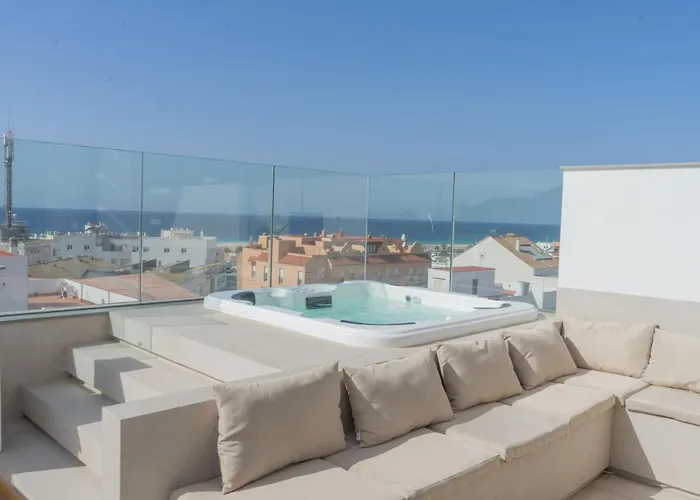 Poniente Penthouse - ático De Lujo Con Terraza Vistas Jacuzzi Y Wifi