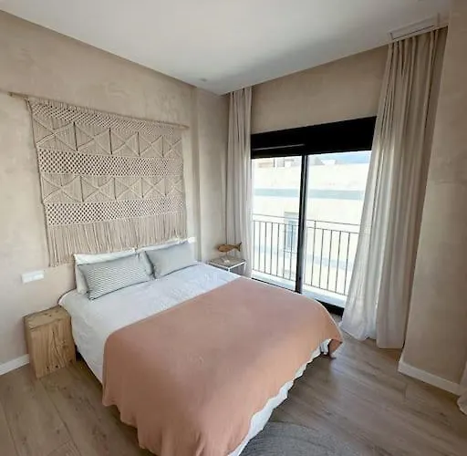 Poniente Penthouse - ático De Lujo Con Terraza Vistas Jacuzzi Y Wifi Appartamento *